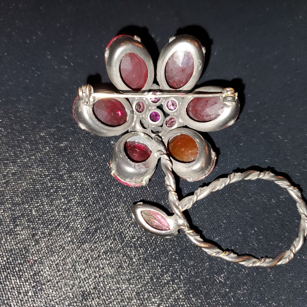 Large Red Rhinestone Daisy Brooch - Picture 3 of 6